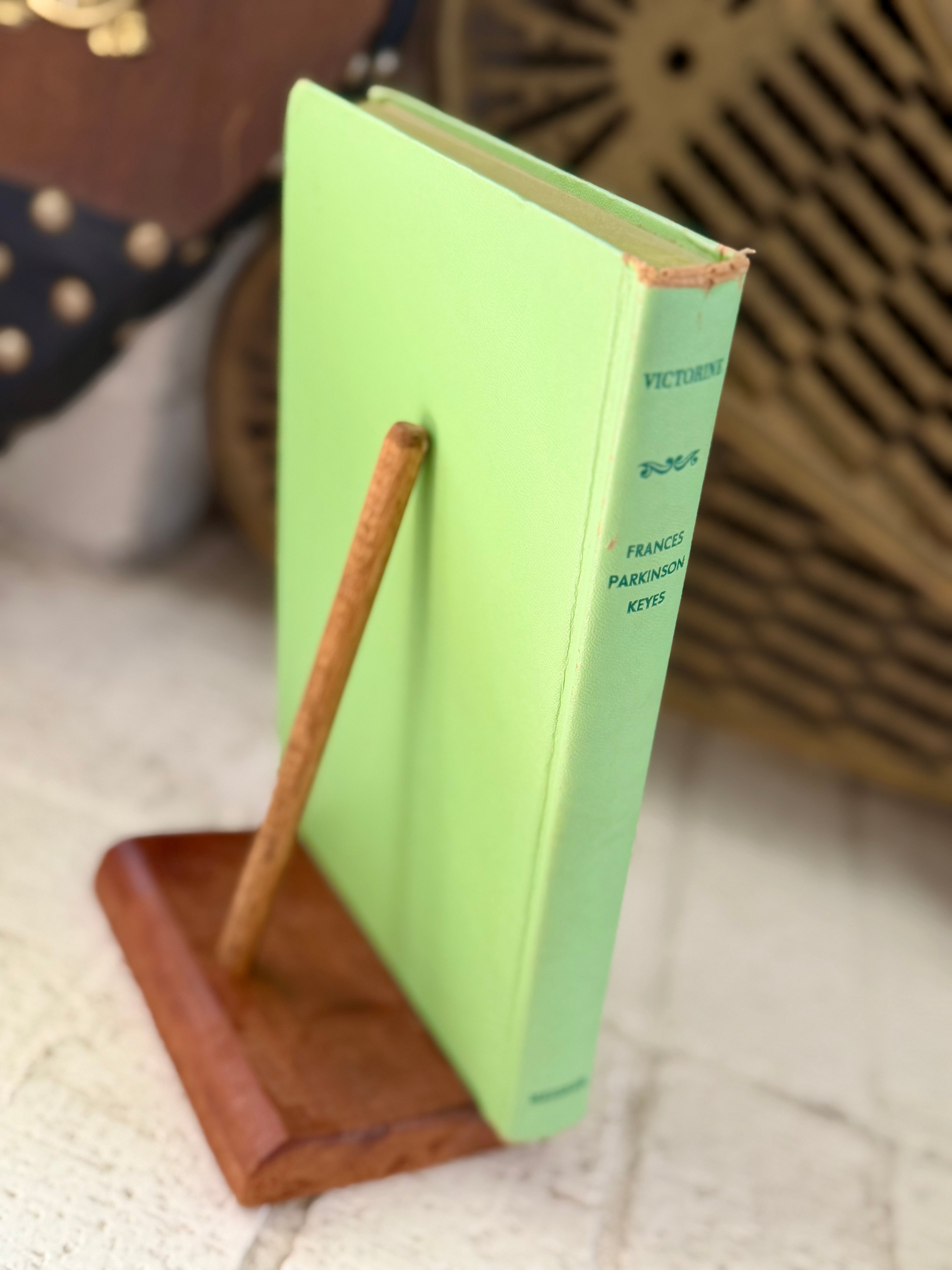 Victorine by Frances Parkinson Keyes
